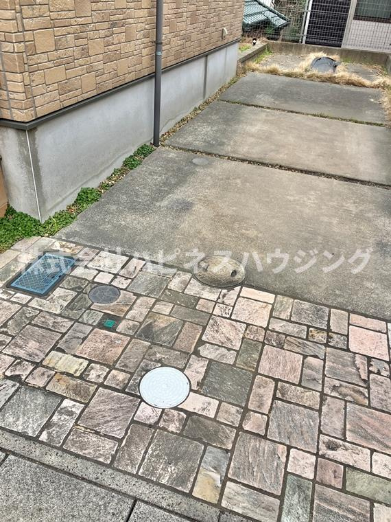 松戸新田戸建の駐車場|カースペースがあります