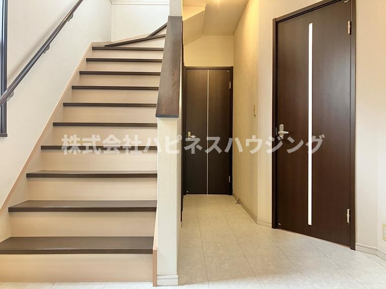 松戸新田戸建のロビー|落ち着いたロビーです