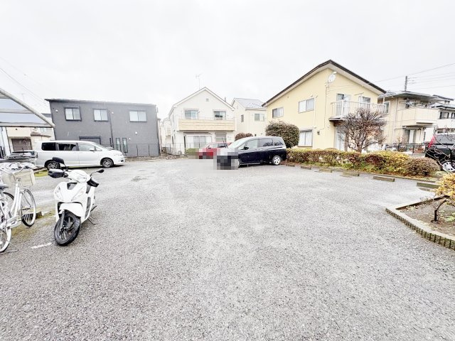 パナハイツアゼリアの駐車場