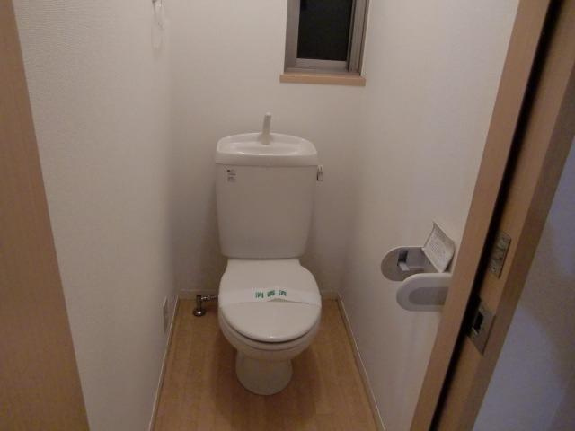 ベルリードＭのトイレ|落ち着いた色調のトイレです