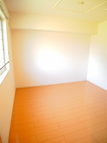 ゼフィルスⅢの内装|明るい色調の室内です