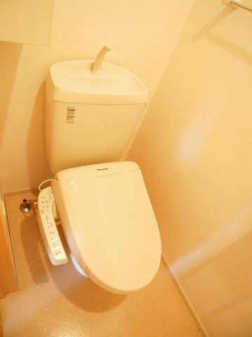 ゼフィルスⅢのトイレ|落ち着いた色調のトイレです