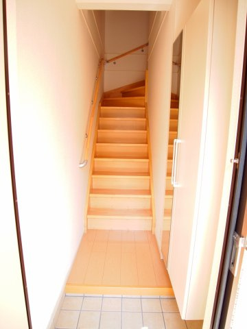 ゼフィルスⅢの玄関|収納もある玄関です