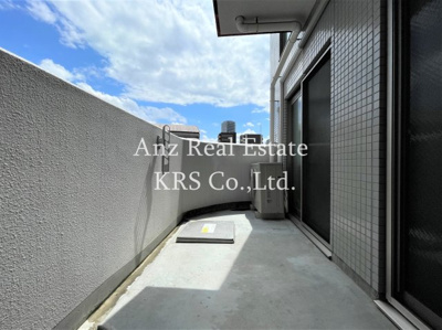 【バルコニー】 | メゾニティ・クイーン阿波座 | 洗濯物が干せるスペースのあるバルコニー部分です☆