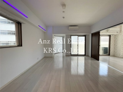 【居間・リビング】 | メゾニティ・クイーン阿波座 | 明るい！広々としています