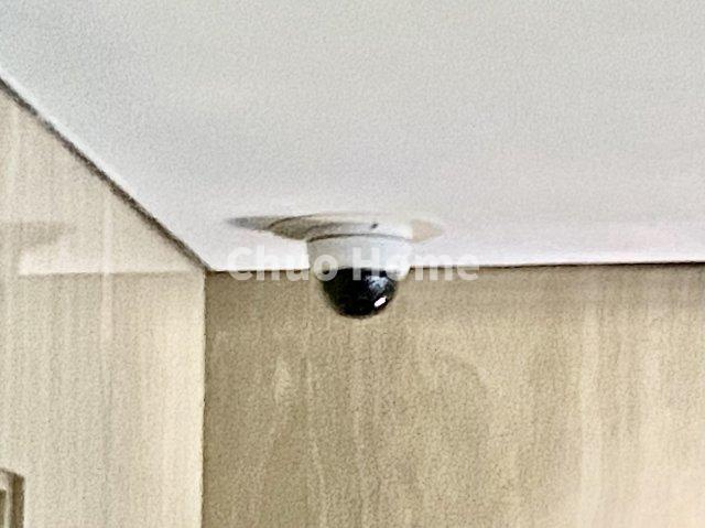 ライオンズガーデン錦糸町の防犯設備|【防犯カメラ】何かあった時の大事な証拠になることももちろんなりますが、防犯というくらいですので大事なのは防犯カメラがあることによって抑止力につながることですよね。