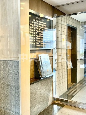 ライオンズガーデン錦糸町の防犯設備|【オートロック】オートロックシステムでセキュリティ充実。当たり前ですが、安全で安心して暮らすのって大事ですよね。オートロック付きの物件をご条件に探しているお客様も少なくないですよね。