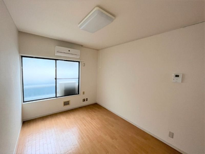 【居間・リビング】 | 美しの森ハウスＢ棟 | ゆったり過ごせる居間です