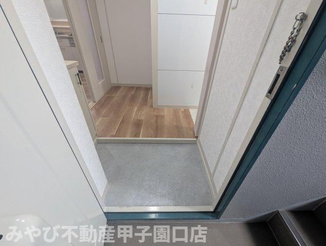 武庫川ハイツの玄関