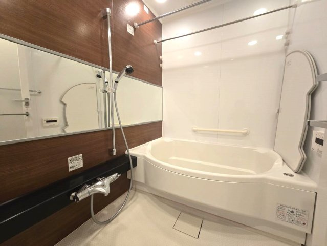 パークホームズ警固本通りの浴室|清潔感溢れるバスルーム☆
浴室乾燥システムなど嬉しい機能が充実♪日々の疲れを癒します☆