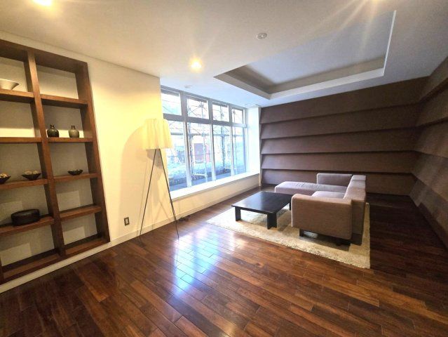 パークホームズ警固本通りのエントランス|ゆったりとした時間の流れを感じつつ、安心感に包まれるエントランス