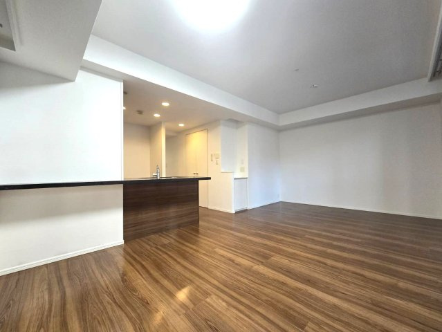 パークホームズ警固本通りの居間・リビング|家具を配置しやすいリビング。
リビングは1番長く居るお部屋だから、使いやすいことが何より大切☆
