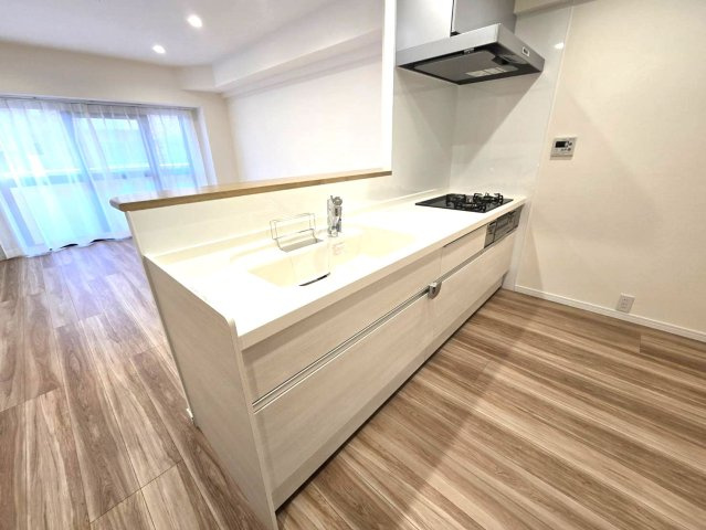 サンシティ鳥飼のキッチン|キッチンはしっかりと幅があり、作業も効率よく行えますよ♪