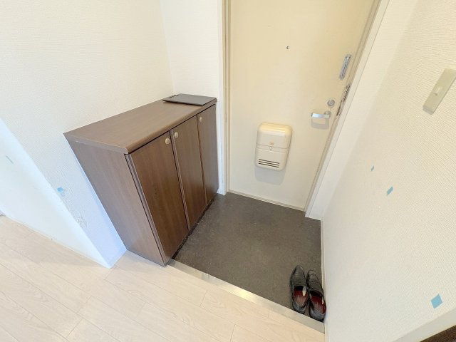 CREA御殿山Aの玄関|収納もある玄関です