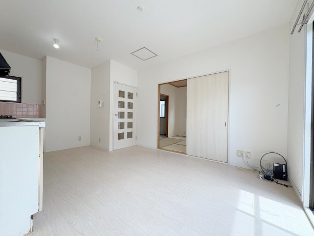 CREA御殿山Aの居間・リビング|ゆったりとしたリビングです