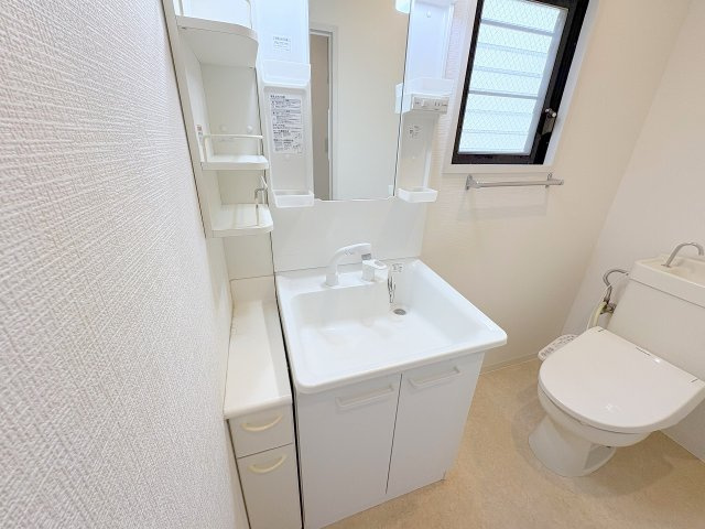 CREA御殿山Aの洗面所|スペースが確保できる洗面所です