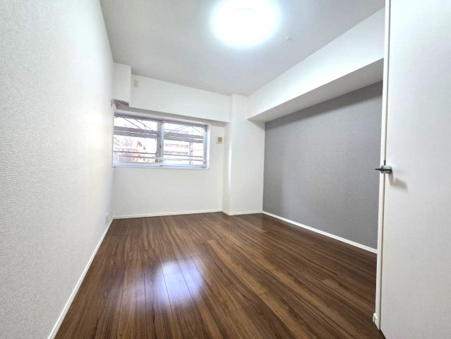 パークホームズ警固本通りの洋室|南東向きなので陽当たりよく居心地の良いお部屋になりそうです☆