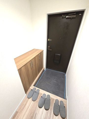 サンシティ鳥飼の玄関|シューズボックス付きなので付きなので玄関をきれいに保てます☆靴が多い方も収納場所には困りません☆