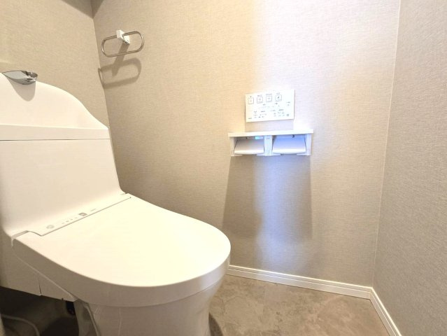 エスポワール吉塚のトイレ|縦型トイレはお掃除などお手入れがしやすく常に清潔に保ちやすいですよ♪