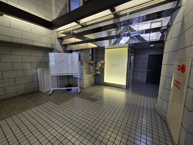 エスポワール吉塚のエントランス|
ゆったりとした時間の流れを感じつつ、安心感に包まれるエントランス♪