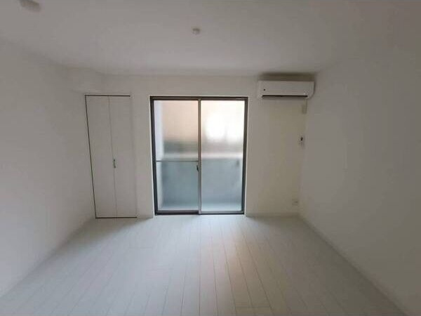 EIJU粉浜駅前の洋室