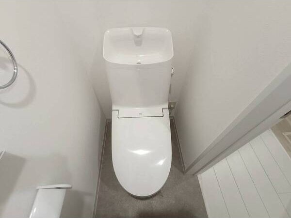 EIJU粉浜駅前のトイレ