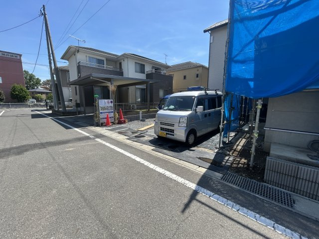 新築　伊勢崎市宮子町　Blooming　Garden　１号棟の駐車場|現地写真　駐車スペースは並列2台分可能です！
