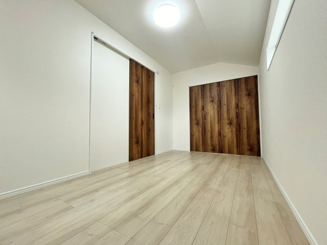 板橋区東新町2丁目 全9棟 A号棟の洋室|2階5.62帖洋室
お子様部屋の他、書斎や趣味のお部屋などにも多目的にお使いいただけます(A号棟)