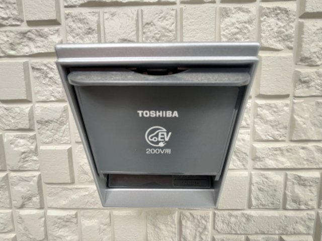 板橋区東新町2丁目 全9棟 A号棟の設備|電気を動力とするEV車、充電が可能なハイブリッド車「PHEV車」の充電を行えるコンセント完備
(A号棟)