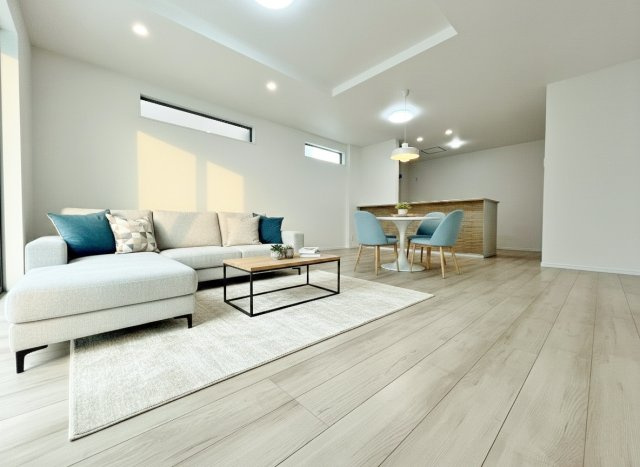 板橋区東新町2丁目 全9棟 A号棟の居間・リビング|1階に配し便利な19.75帖のLDK(A号棟)
(生活のイメージができるよう家具はCG加工をしています)
