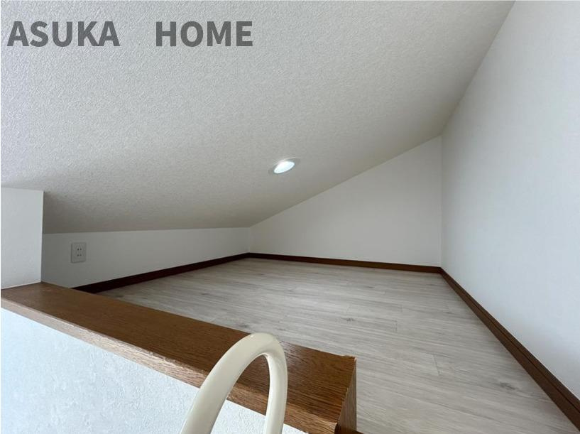 神奈川区松見町の洋室|２階洋室のロフトスペースです。使い方次第で楽しいスペースになりますね。