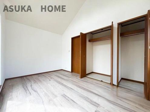 神奈川区松見町の洋室|２階6.6帖の洋室のクローゼットの様子でございます。十分な大きさがありお部屋がすっきりと使えそうです