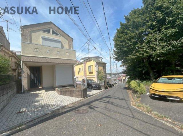 神奈川区松見町の前面道路含む現地写真|南面が道路になっており、駐車もしやすそうですね。