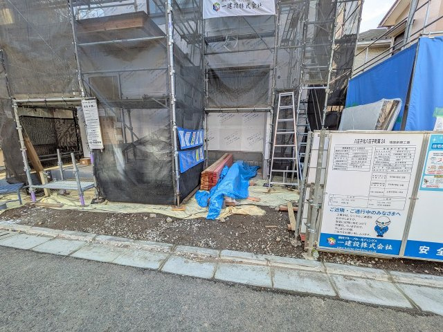 八王子市　元八王子町　新築一戸建て　２４期の駐車場|～並列2台駐車可能～