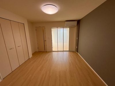 【内装】 | アンジェリーナ | 洋室