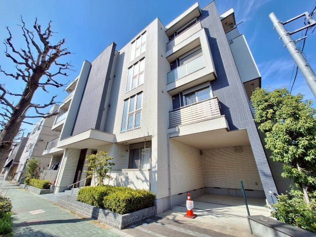 フェリシア梅島のエントランス