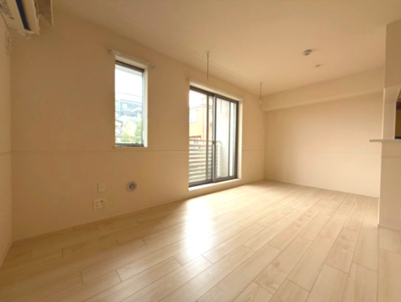 フェリシア梅島の居間・リビング|同建物別号室、同仕様内装