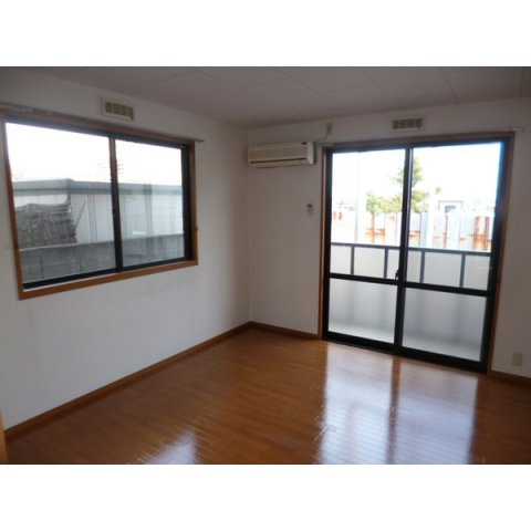 ピアパレスワンの居間・リビング