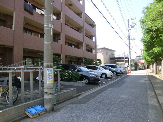 ｉ　ＢＵＩＬＤＩＮＧのその他共用部分|敷地内専用ごみ置き場有り。