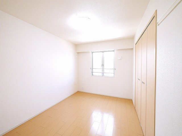 ウィンドミル　ヤマトの寝室|広くて明るい寝室