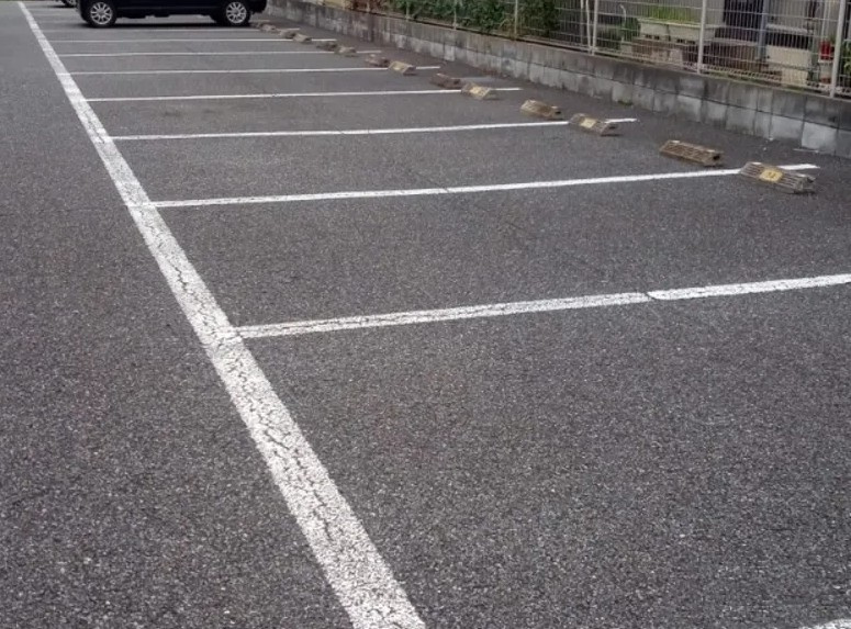 レオネクストブルーリーフの駐車場
