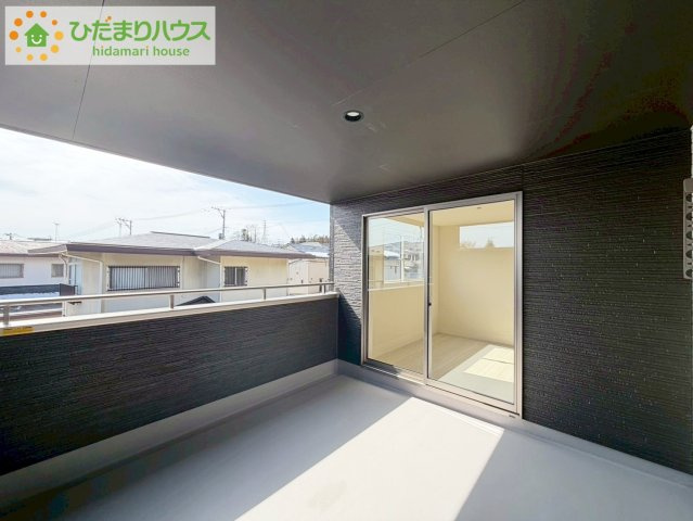 郡山市安積町南長久保二丁目　新築戸建　1号棟のバルコニー|お布団など大きいものも、充分に干せる広さがございます。人気のベランピングも楽しめる広さ！自宅のアウトドア空間でゆったり過ごせます。