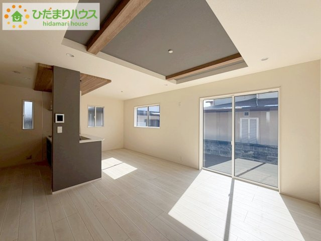 郡山市安積町南長久保二丁目　新築戸建　1号棟の居間・リビング|開放感あるLDKを確保！家族が集まるリビングはゆったり過ごしリフレッシュする場として居心地の良い空間にしたいですね。
