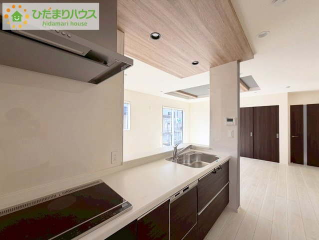 郡山市安積町南長久保二丁目　新築戸建　1号棟のキッチン|料理をしながらでも、ご家族との会話を楽しめる対面式キッチン♪