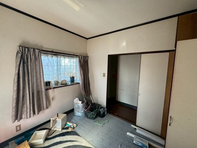 －三丁目不動産-本庄市小島南1丁目　中古戸建の洋室