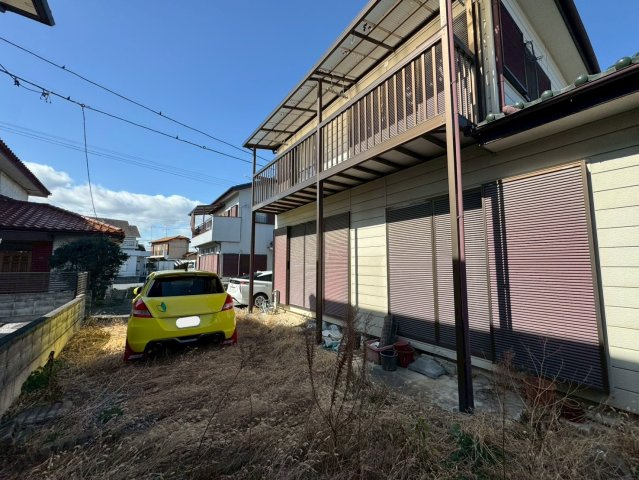 －三丁目不動産-本庄市小島南1丁目　中古戸建の前面道路含む現地写真