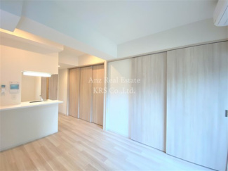 【居間・リビング】 | アーバネックス西本町 | 白を基調とした洗練されたお部屋！カウンターキッチン