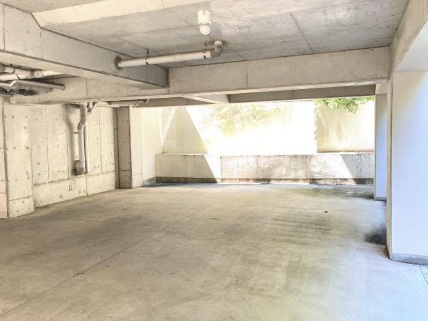 平成17年築！灘区RC一棟レジの駐車場