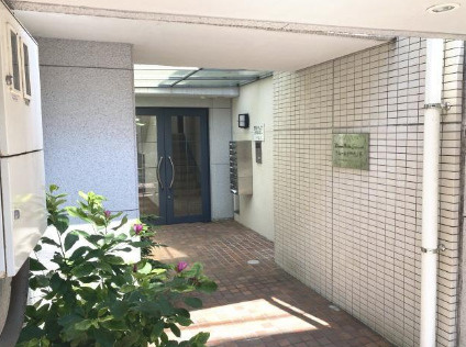 平成17年築！灘区RC一棟レジのエントランス