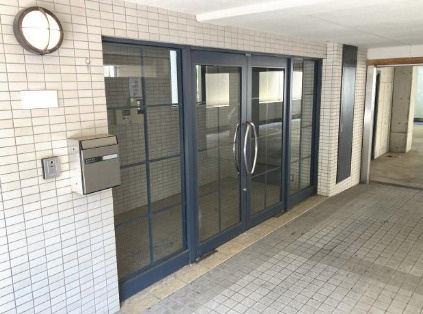 平成17年築！灘区RC一棟レジのエントランス